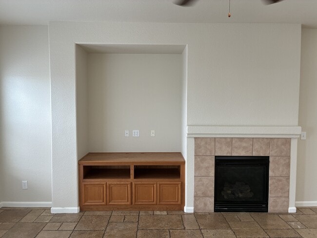 Building Photo - 3197 Dinkey Creek Ave