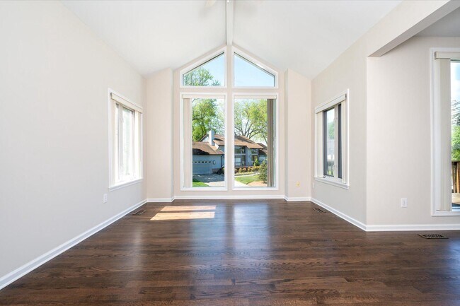 Building Photo - 1100 Paca Dr