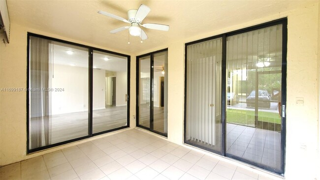 Building Photo - 2828 Carambola Cir S