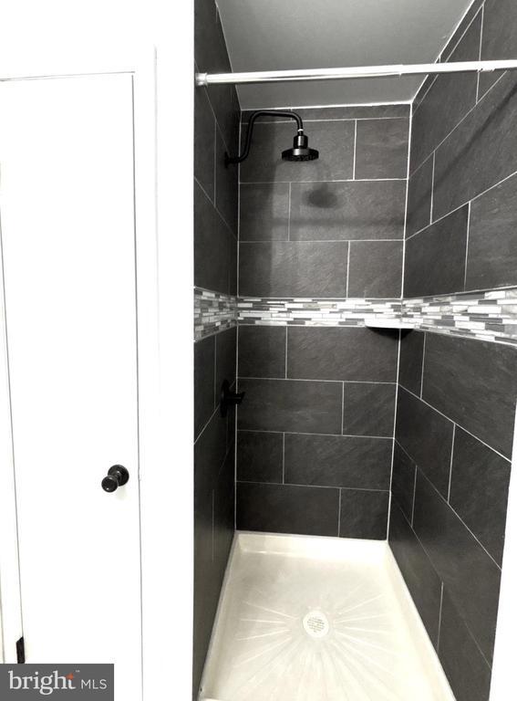 Building Photo - 822 South Ave