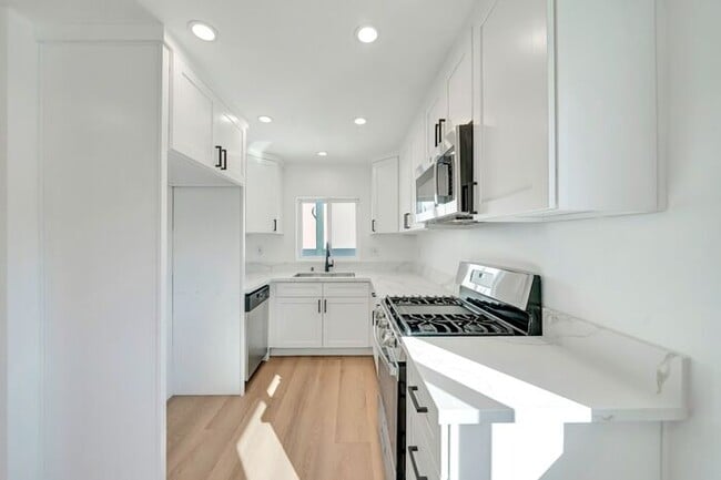 Building Photo - Move-In Ready Luxury: A Flawlessly Upgraded Sunland Retreat