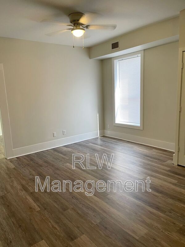 Building Photo - 11 N Central Ave