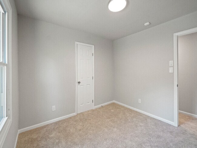 Building Photo - 128 Sunset Ln