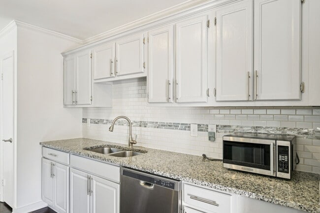 Building Photo - 21 Winchester Ct