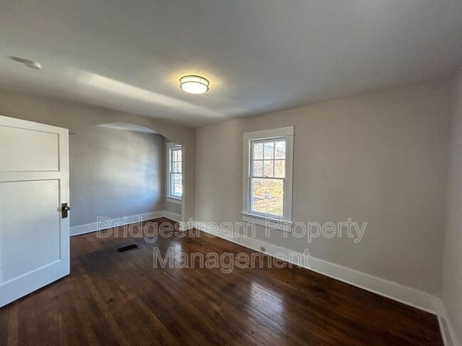 Building Photo - 517 Kenilworth Ave