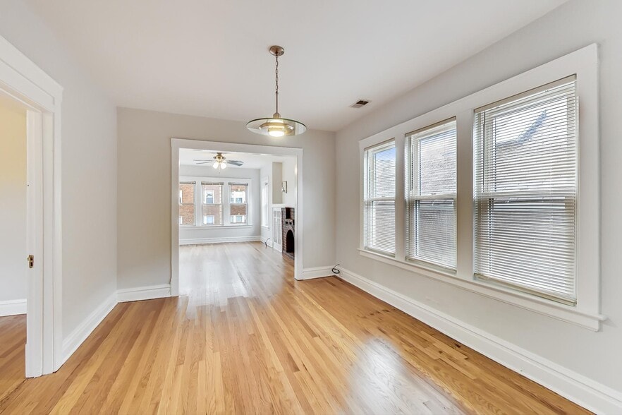 Building Photo - 2436 W Diversey Ave