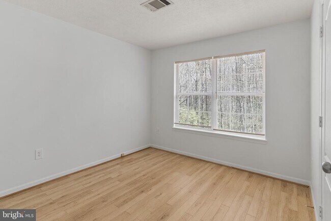 Building Photo - 6033 Grenfell Loop