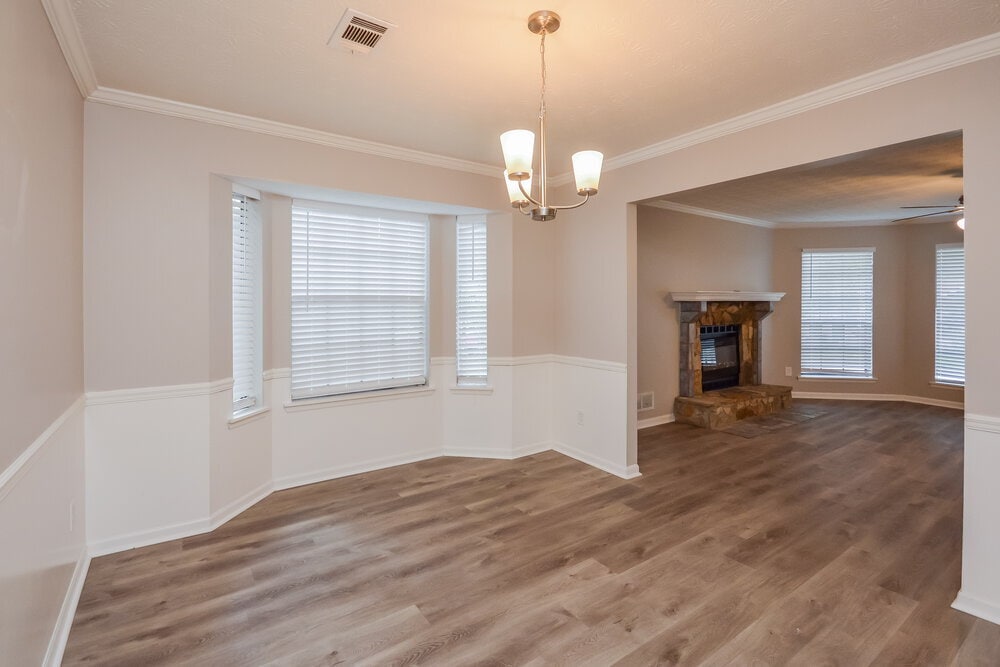 Building Photo - 1053 Mainstreet Lake Dr