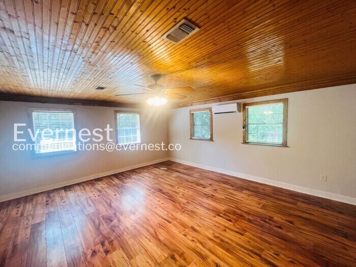 Building Photo - 114 Rollingwood Dr