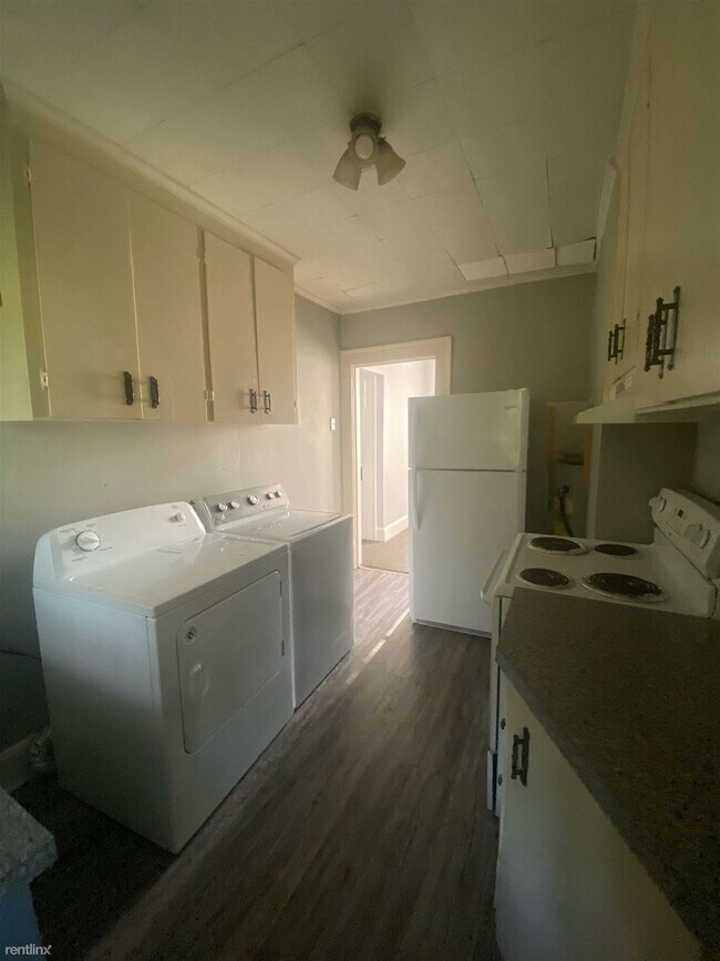 Building Photo - 1 br, 1 bath Duplex - 206 E Calhoun St