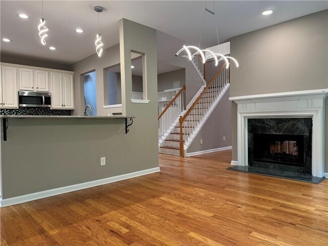 Building Photo - 2046 Beaumont Ln