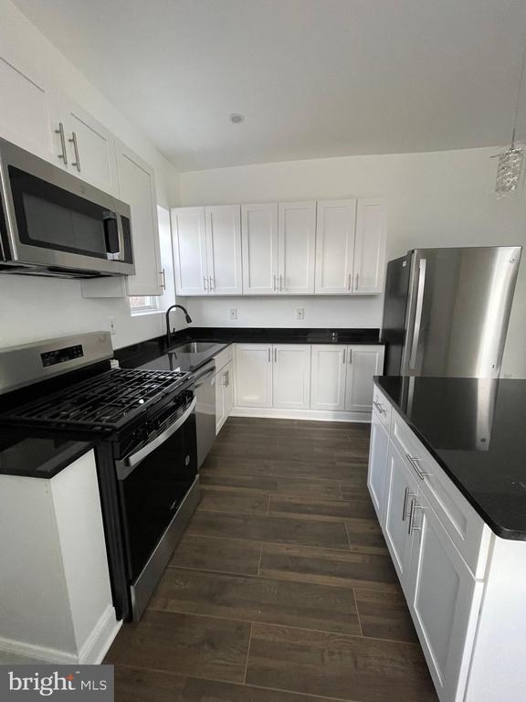 Building Photo - 1950 Mosher St