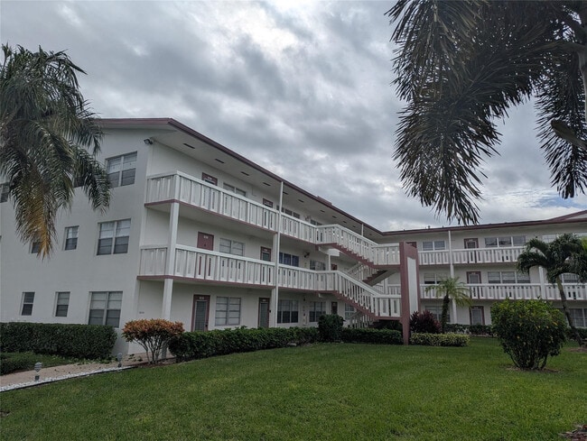 Building Photo - 589 Fanshaw O