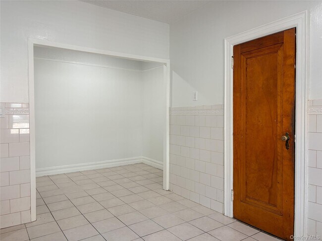 Building Photo - 2863 Coddington Ave