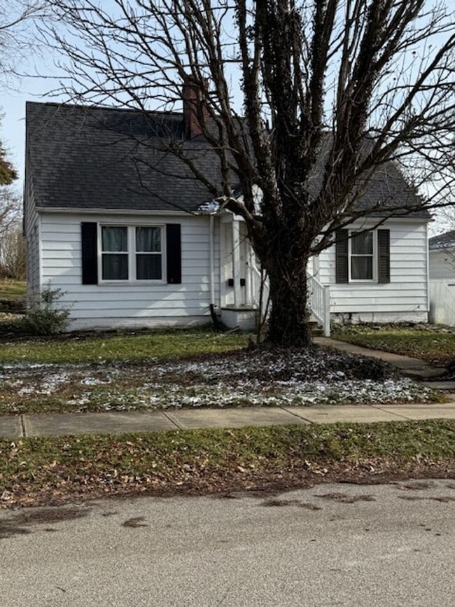 Building Photo - Make this your home 4Bedroom 2 bath home with one car garage $1550 per month