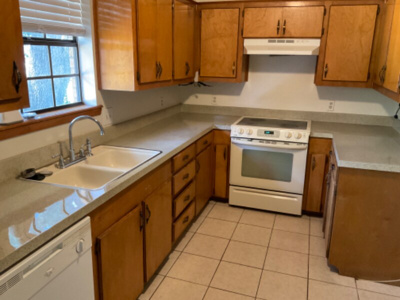 Building Photo - 5221 Kingston Dr