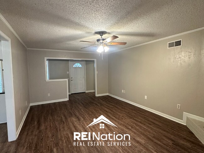 Building Photo - NEWLY RENOVATED! Massive 4BR/2BA Bartlett Stunner | Hardwoods & Fireplace!
