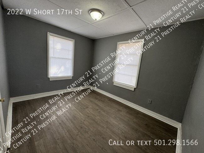 Building Photo - 2022 W Short 17th St