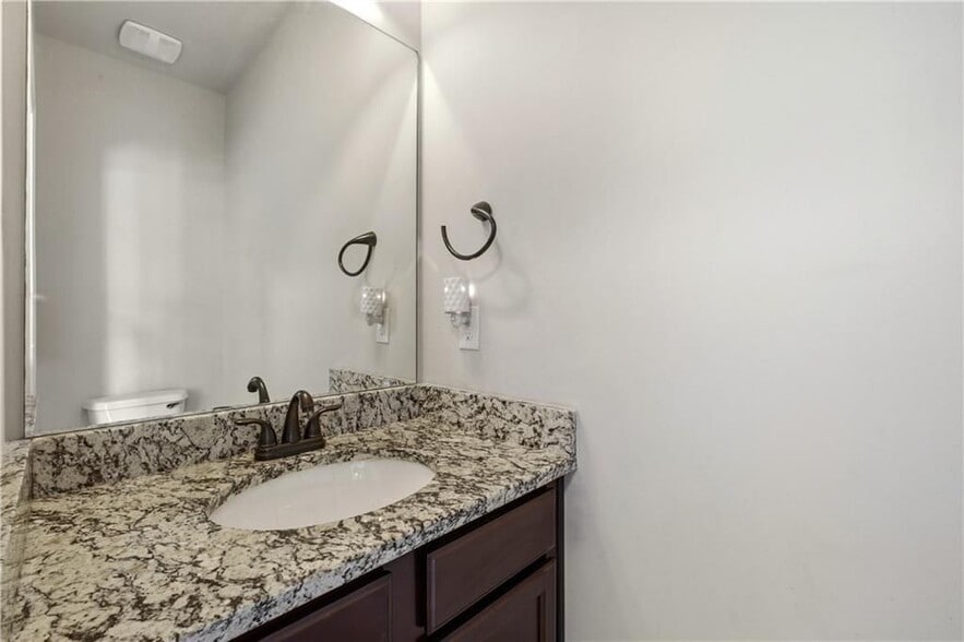 Building Photo - 4910 Belcrest Way