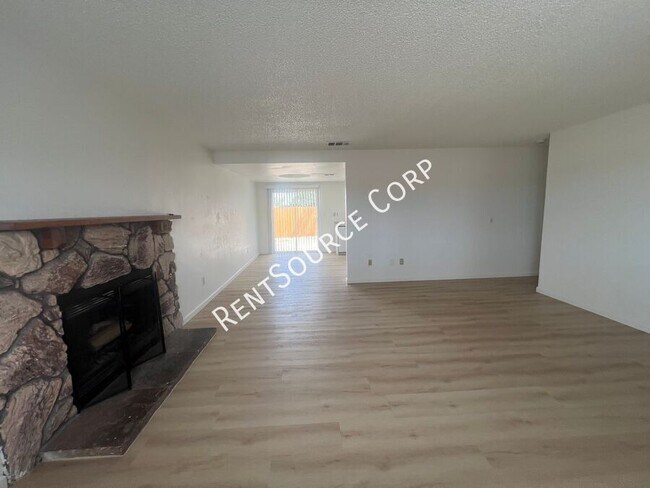 Building Photo - 841 Chateau Way