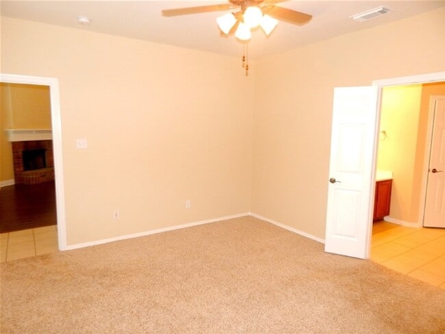 Building Photo - 814 Levi Bend