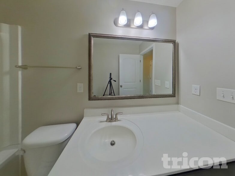 Building Photo - 127 Dunnsmore Dr