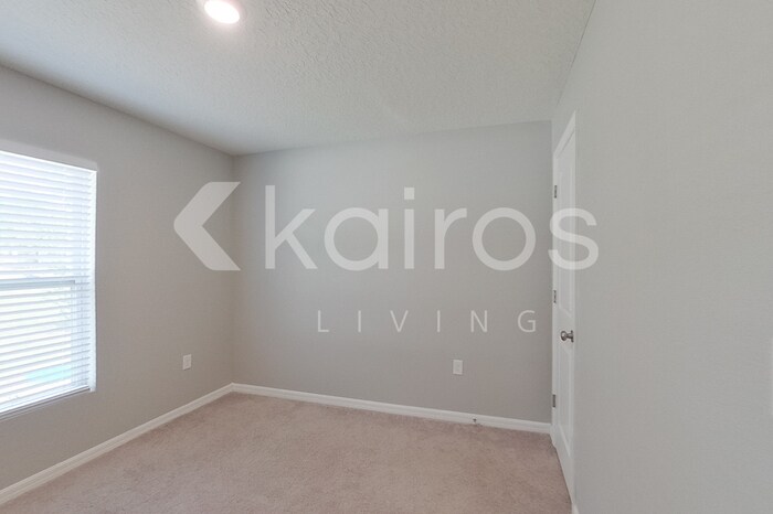 Building Photo - 1924 W Roseboro Dr