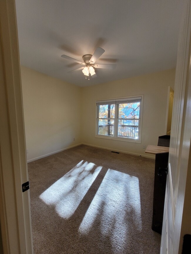 Building Photo - 97 N Coyote Springs Farm Rd