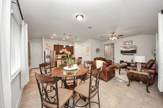 Building Photo - 8806 Chapada Highlands Dr