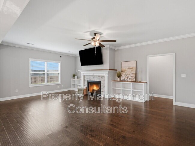 Building Photo - 14735 Commonwealth Dr