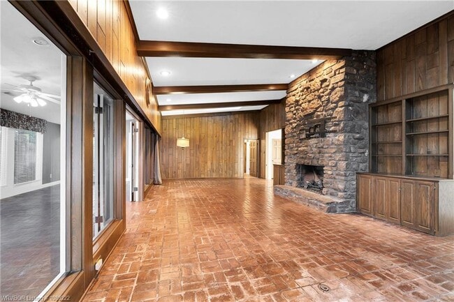 Building Photo - 2411 S 46th St