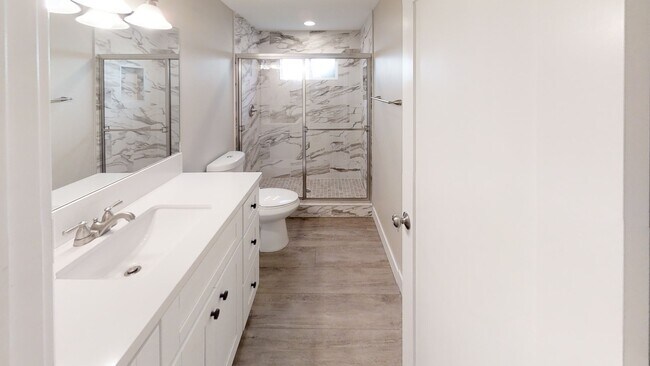 Building Photo - 5BD/3BA, Private Fenced Yard!! (Lease out, pending signatures. Check back in a few days!)