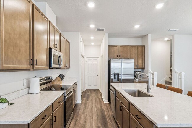 Building Photo - Beautiful 3/2.5/2 Home in St. Cloud