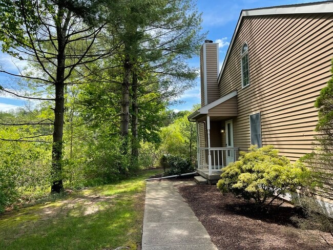 Building Photo - 697 South End Rd