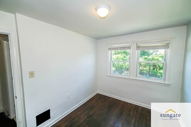 Building Photo - 217 W Edgevale Rd