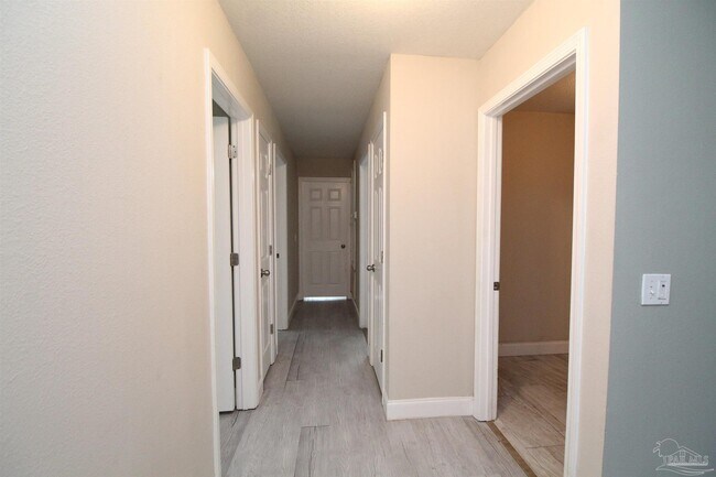Building Photo - 2437 Gulf Breeze Ave