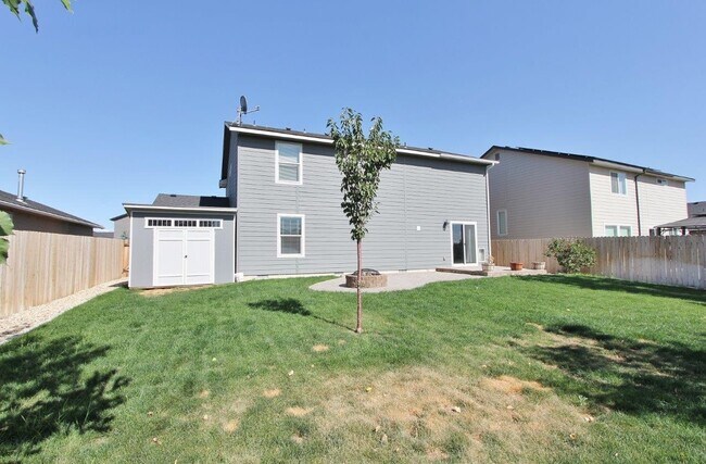 Building Photo - Immaculate Home Nestled in Quiet Neighborhood