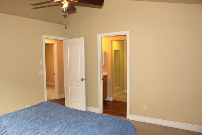 Building Photo - Charming Single-Level Bend Home with New Carpet and Big Yard