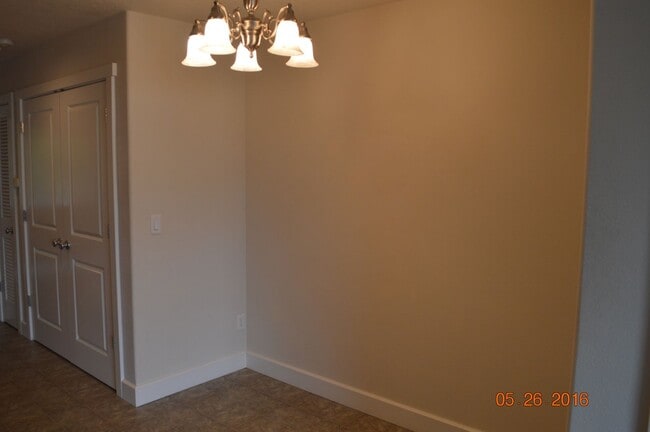 Building Photo - 1-Bedroom in Gated Community!