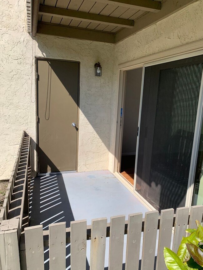 Building Photo - Gated Oceanside 1BR – Pool, Spa, Parking + Water/Trash Included! Won’t Last!