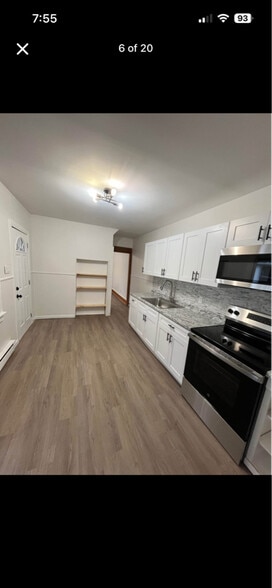 Building Photo - 324 S Main St