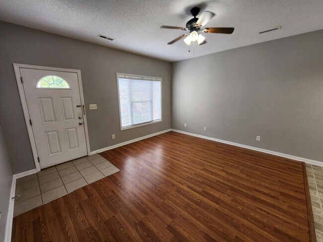 Building Photo - 111 Maddux Ln