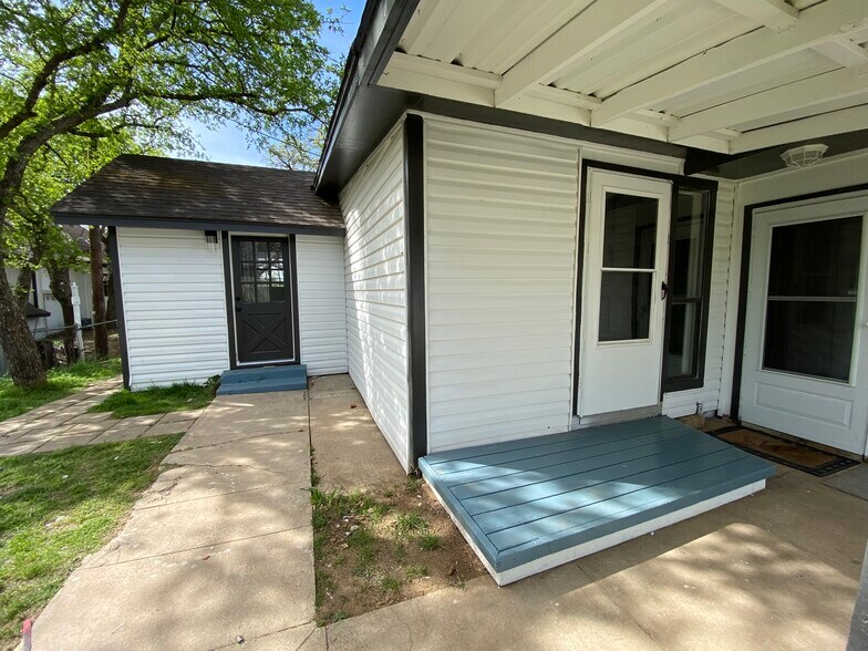 Office/Laundry (Two Door Access to Living Space) - 215 Folly Beach Dr