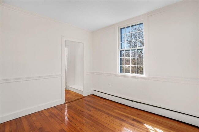 Building Photo - 14 Elm St