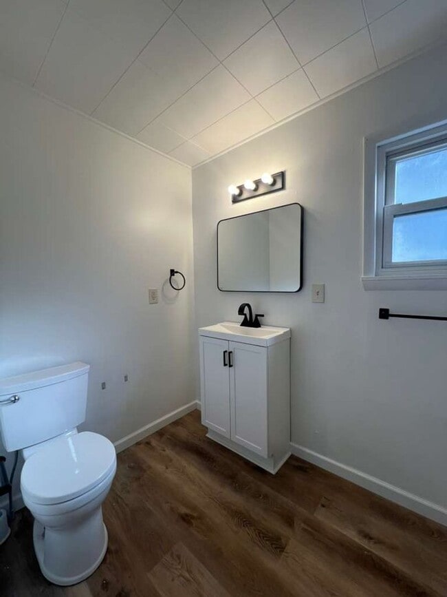 Building Photo - Updated 3-Bedroom Single-Family Home in th...