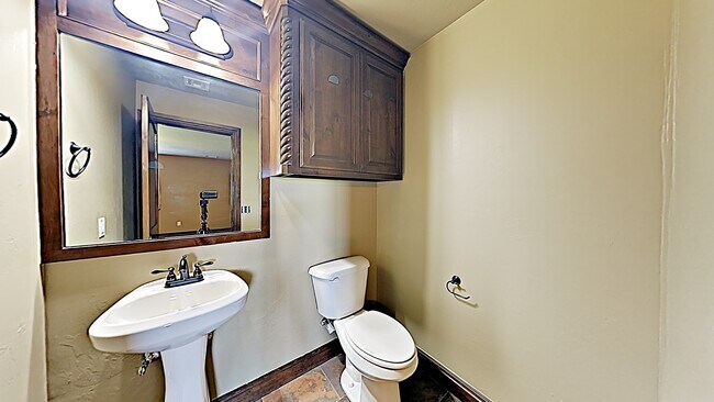 Building Photo - Luxury 4 Bedroom 2.5 Bathroom Home in Cobb...