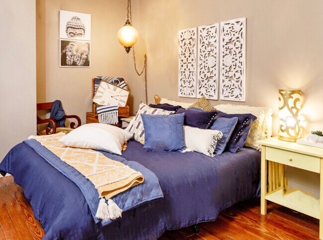 Building Photo - Renovated Germantown House in Great Location