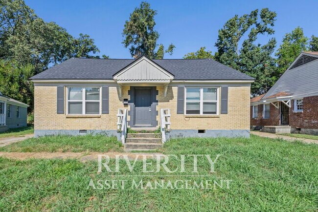 Primary Photo - A Must SEE 4-Bedroom / 2-Full Bathroom!!!!...