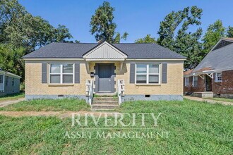 Building Photo - A Must SEE 4-Bedroom / 2-Full Bathroom!!!!...