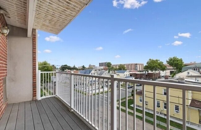 Building Photo - Modern 2BR / 2BA Condo with Balcony & Parking at Union Square – Hackensack
